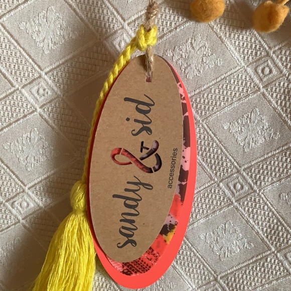 Sandy & Sid tassel Sarong wrap or Shawl NWT - Picture 4 of 4